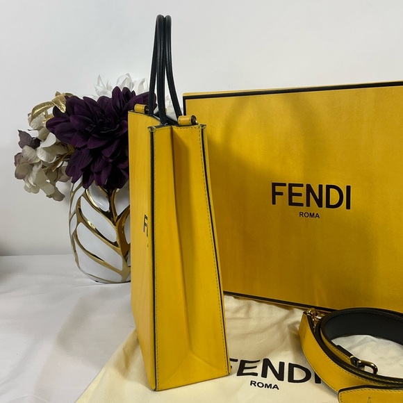 Fendi Medium Shopping Bag - Picture 5 of 16